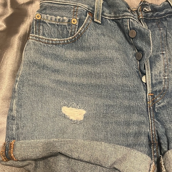 Levi’s 501 Premium Denim Distressed Button Fly Five Pocket Jean Shorts Sz 27 - Picture 12 of 12